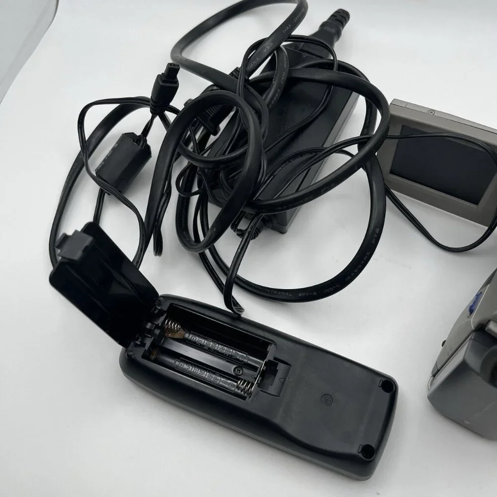 Canon ZR20 MiniDV Flip LCD Camcorder Digital Video Camera W/ Remote FOR PARTS
